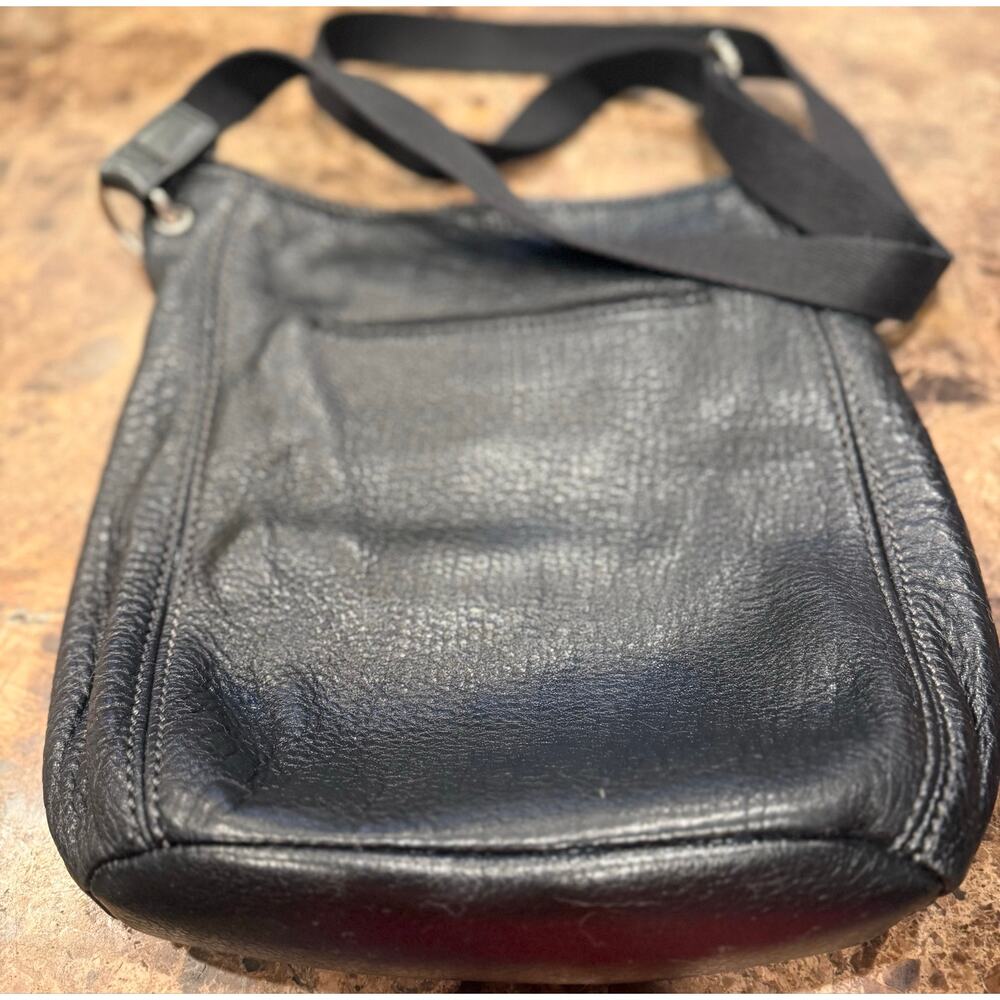 The Sak Womens Crossbody Leather Handbag Zipper Pockets Adjustable Black purse